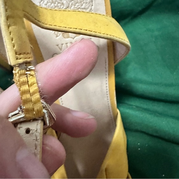 Vince Camuto sandals heels with SIGNS OF WEAR - Picture 5 of 7